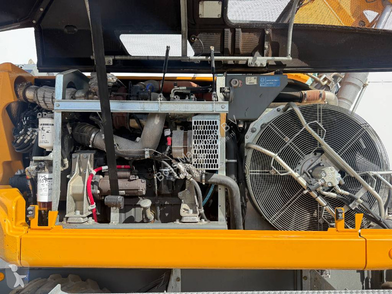 Pelle Liebherr A - Triple Boom / 2 extra Buckets!