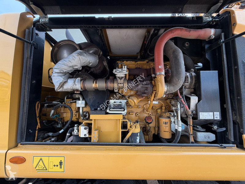 Багер Caterpillar F