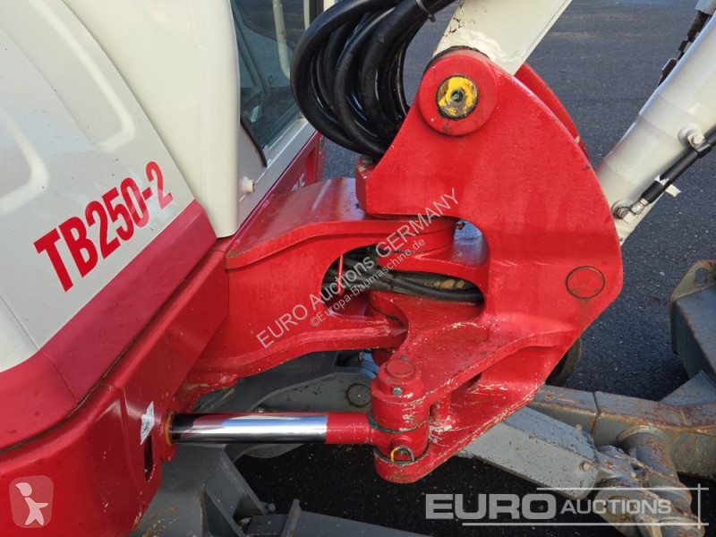 Pelle Takeuchi 2