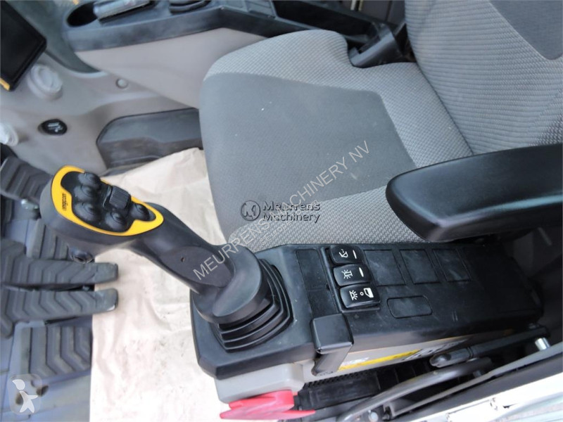 Багер Volvo ECR235