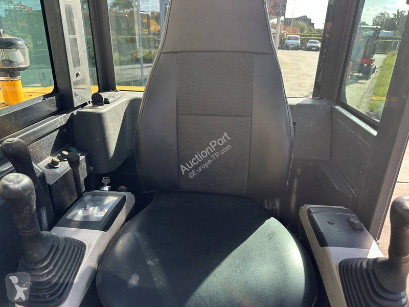 Escavadora Komatsu 7
