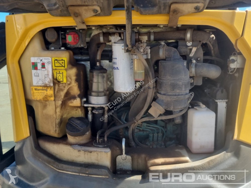 جرافة Volvo EC27D