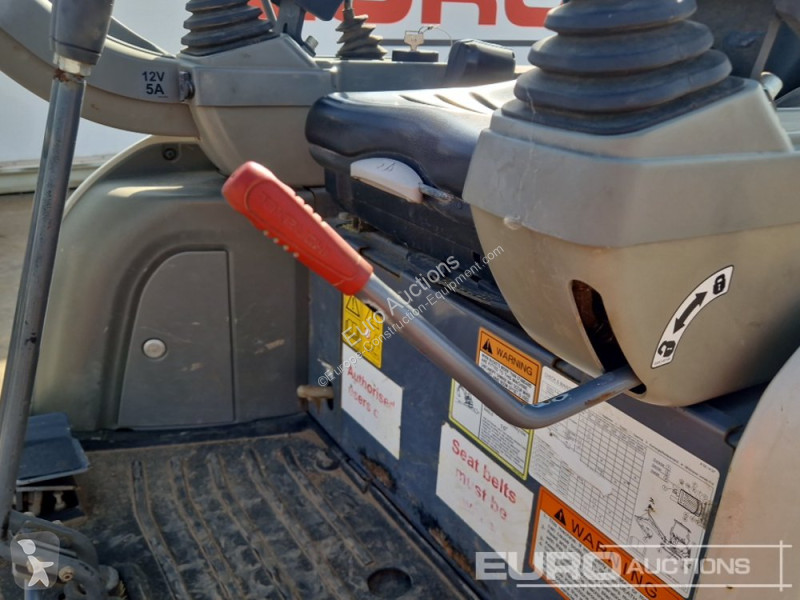Escavadora Takeuchi TB216