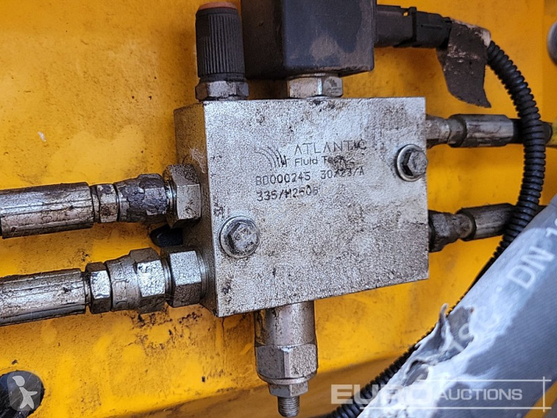 جرافة JCB JS131LC