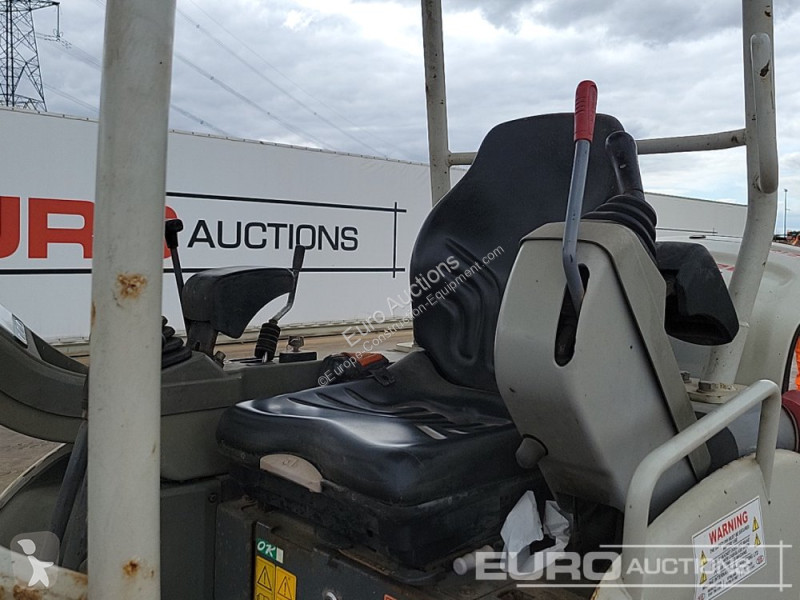 Escavadora Takeuchi TB216
