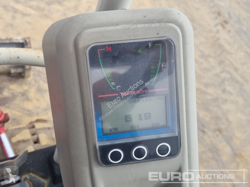 Escavadora Takeuchi TB216