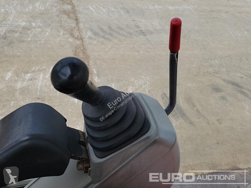 Escavadora Takeuchi TB216