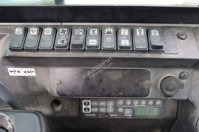 جرافة Takeuchi 0