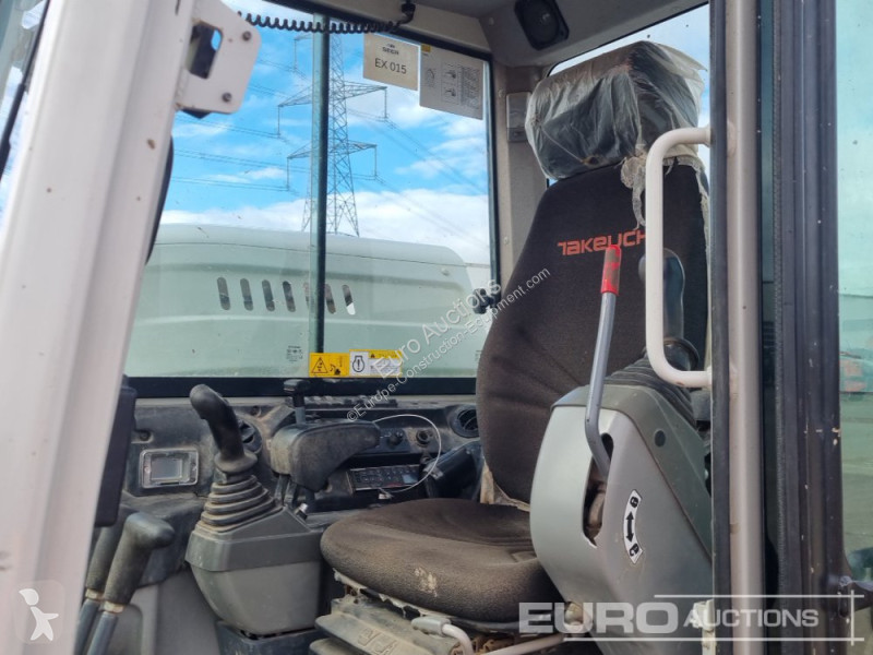 Escavadora Takeuchi TB240