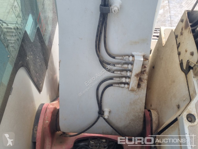 جرافة Takeuchi TB2150R