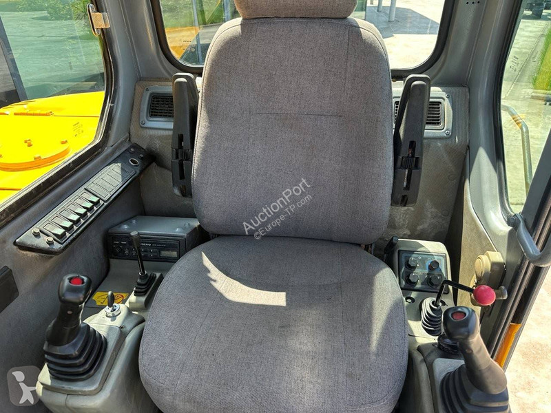 Rýpadlo Volvo