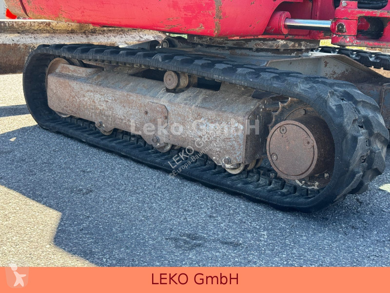 Pelle Takeuchi Mit Drei Löffeln