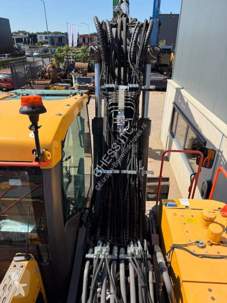 جرافة Volvo 220 E 220 - 180 -