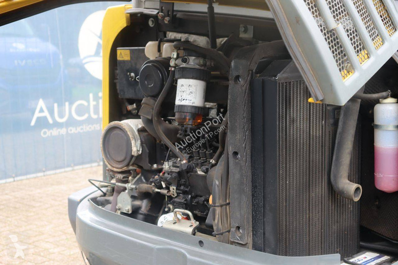 جرافة Neuson EZ26