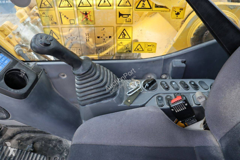 Excavadora Komatsu LC-11