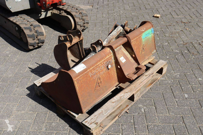 جرافة Volvo EC15D