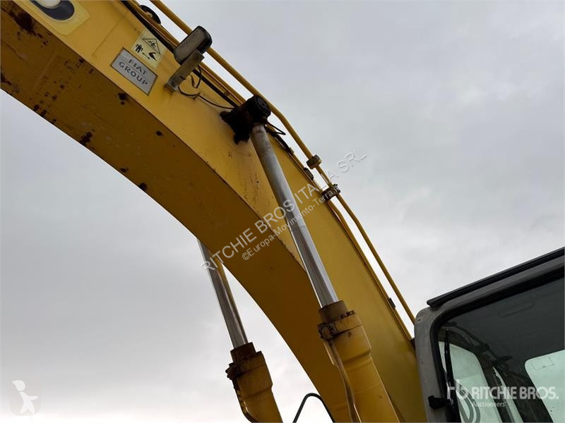 Skovel New Holland Kobelco E215B Tracked Excavator