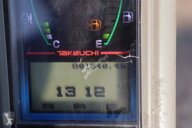 جرافة Takeuchi TB216