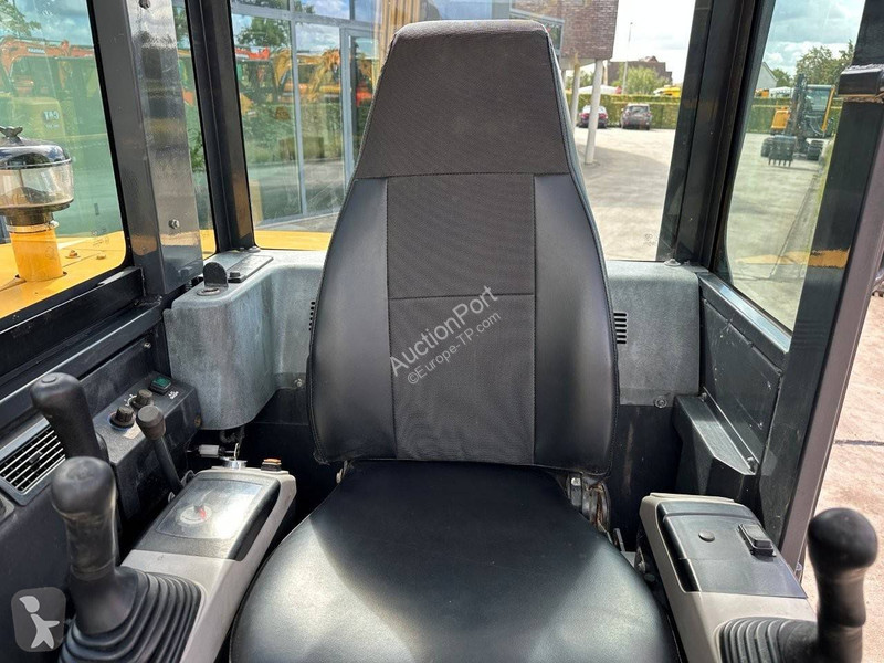 Escavadora Komatsu 7