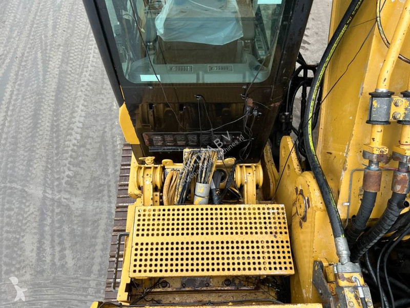 جرافة Caterpillar L UHD - 27m - OilQuick