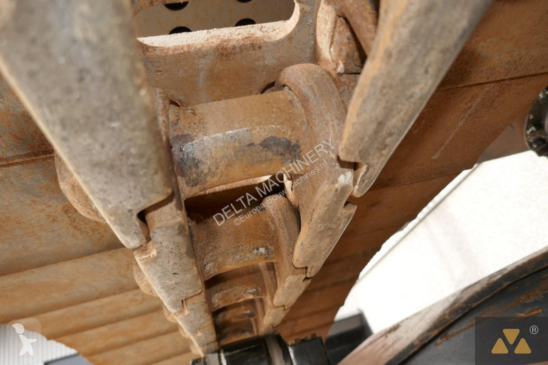 Escavadora Hitachi -7