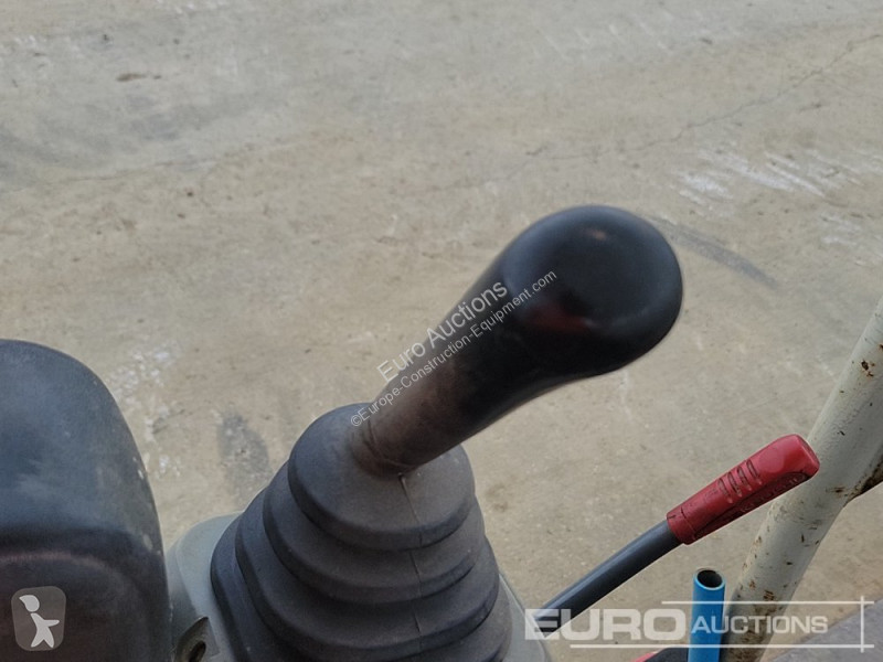 Escavadora Takeuchi TB216