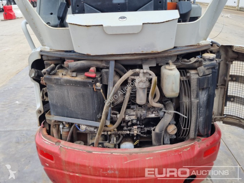 Escavadora Takeuchi TB215