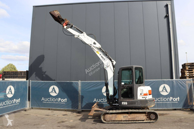 جرافة Bobcat E55