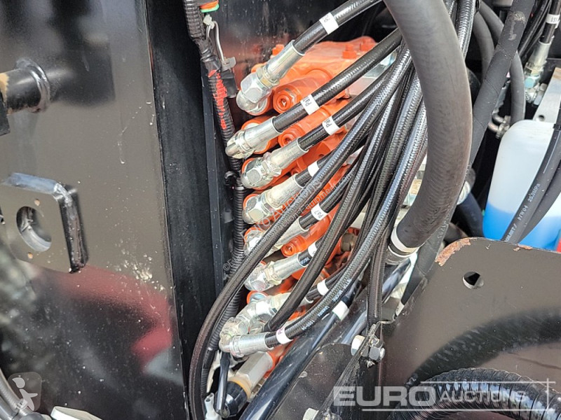 Escavadora Takeuchi TB240