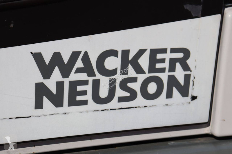 جرافة Neuson EW65
