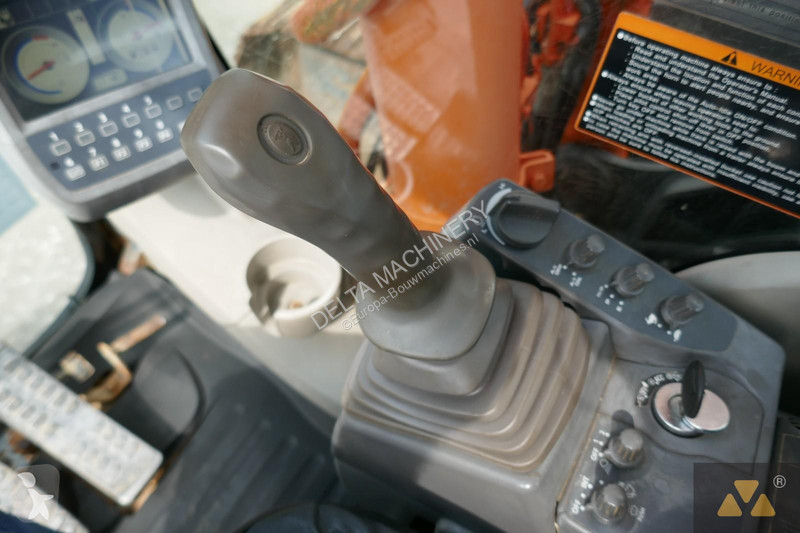 Lopatový nakládač Hitachi Long reach