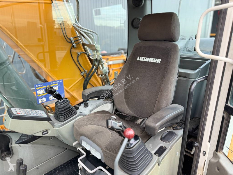 جرافة Liebherr R922 SLC