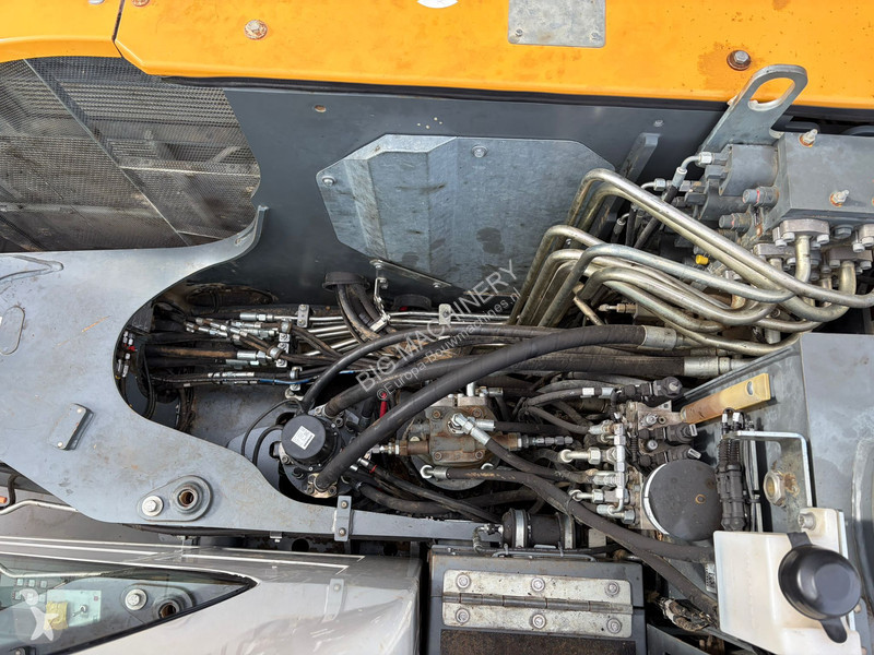 جرافة Liebherr Compact