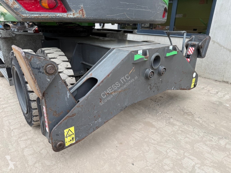 جرافة Sennebogen 817 E - 817M E - 818 E - E