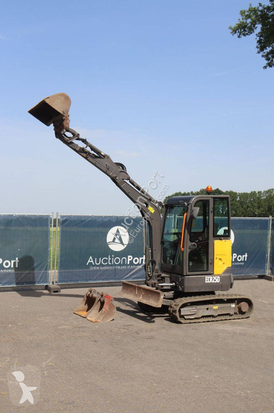 جرافة Volvo ECR25D