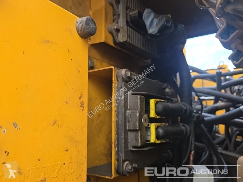Екскаватор Volvo