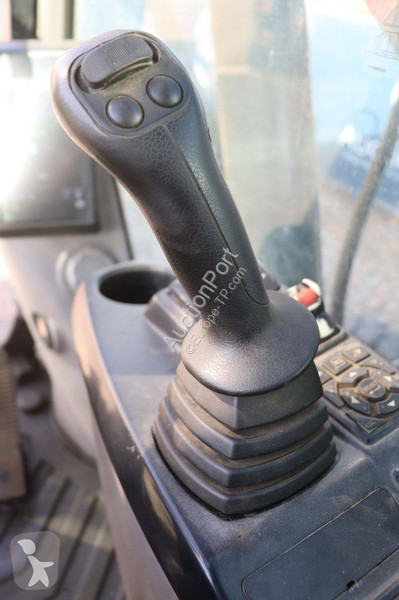 جرافة Volvo EWR150E
