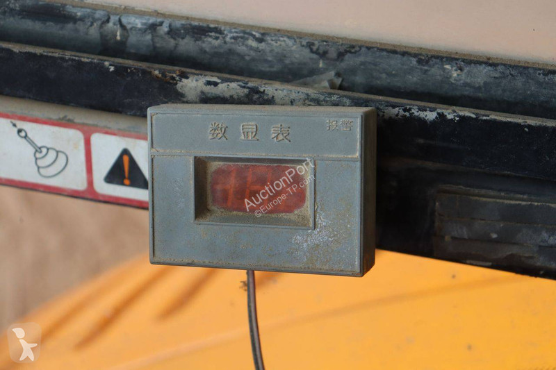 جرافة JCB 8056