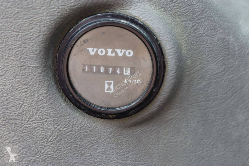جرافة Volvo L