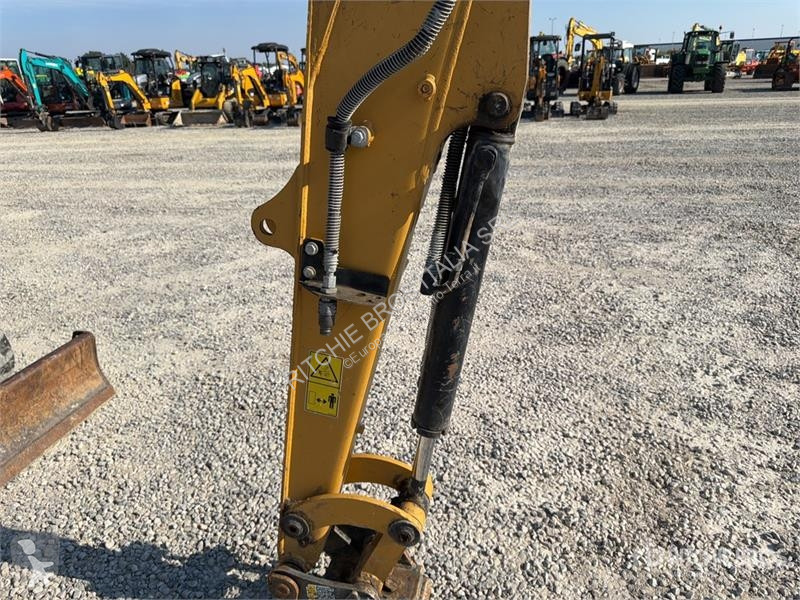 جرافة Caterpillar E Mini Excavator