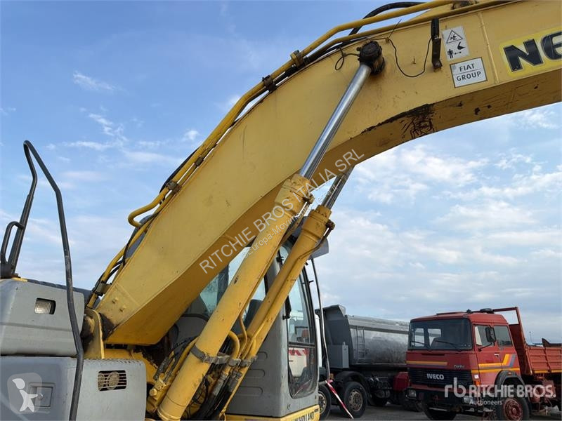 Skovel New Holland Kobelco E215B Tracked Excavator