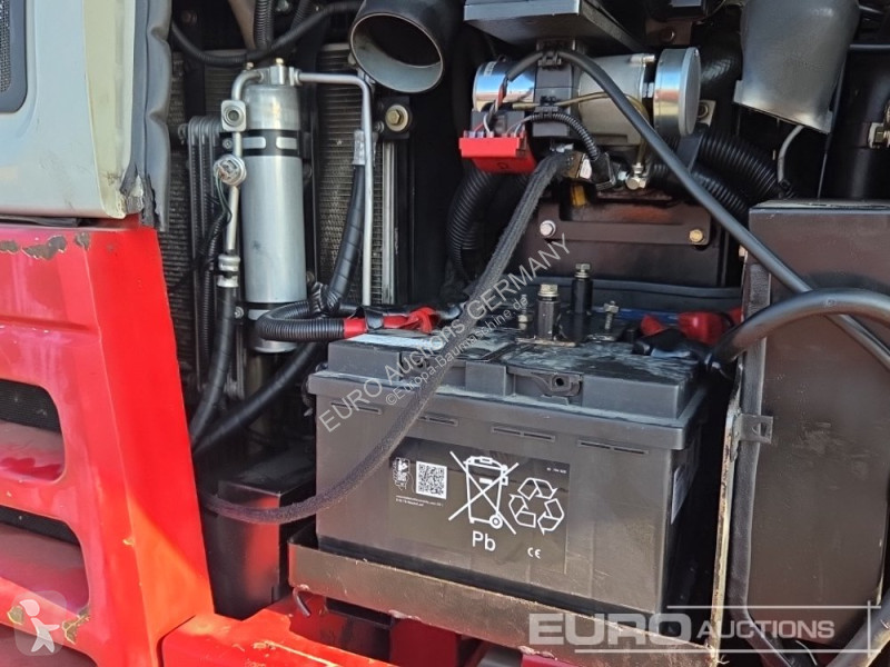 Pelle Takeuchi TB295W