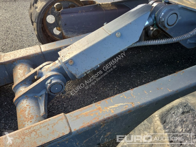 Pelle Takeuchi 2