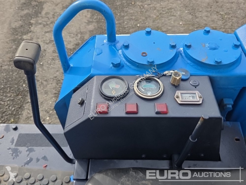 جرافة Kobelco SK014