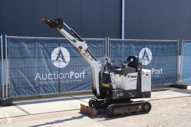 Багер Bobcat