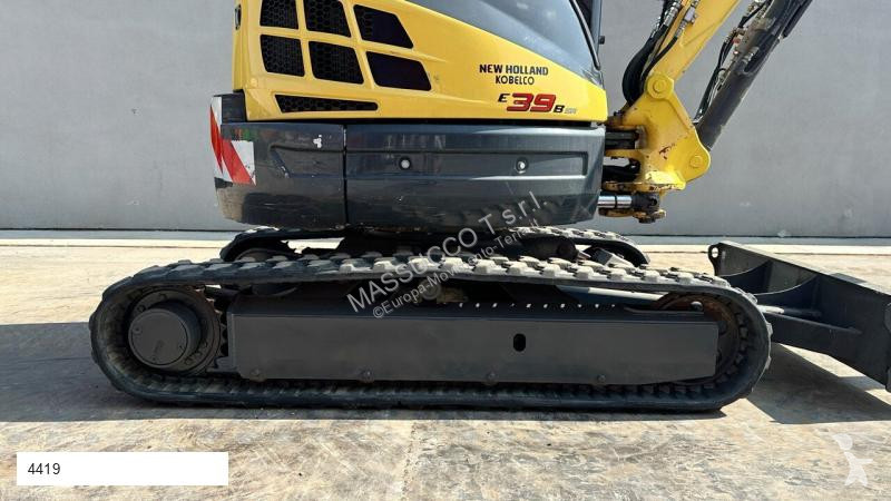 Escavatore New Holland E39B