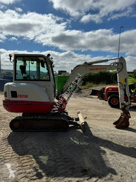 جرافة Takeuchi 230