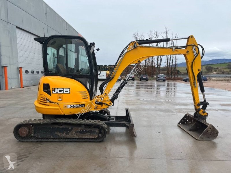 Excavator JCB