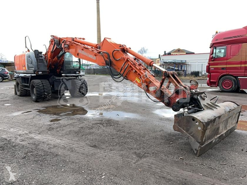 Escavadora Hitachi 170W-3