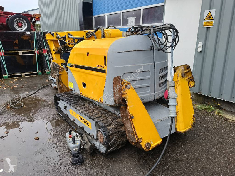 Skovl Brokk 330 remote demolition robot sloop...